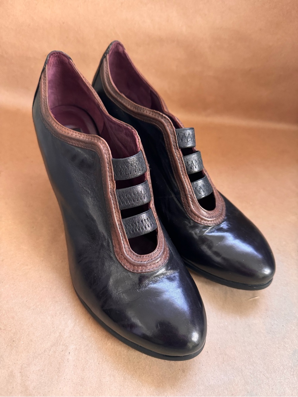 Vintage Everybody by BZ Moda Black Leather 3” Pumps w brown trim. Size EU39.5